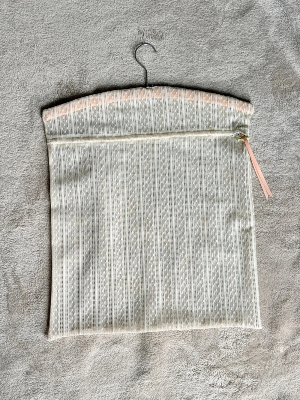 Vintage Lace-Patterned Cream Garment Bag with Pale Pink Trim